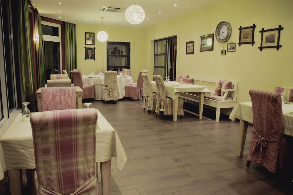 Diva Kacica Restaurant & Pansion Hotel Komárno Екстериор снимка