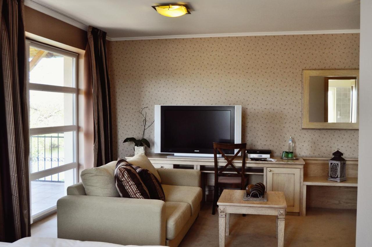 Diva Kacica Restaurant & Pansion Hotel Komárno Стая снимка