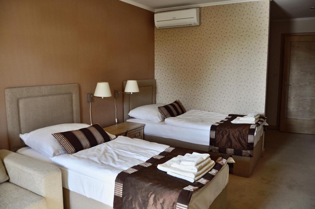Diva Kacica Restaurant & Pansion Hotel Komárno Стая снимка