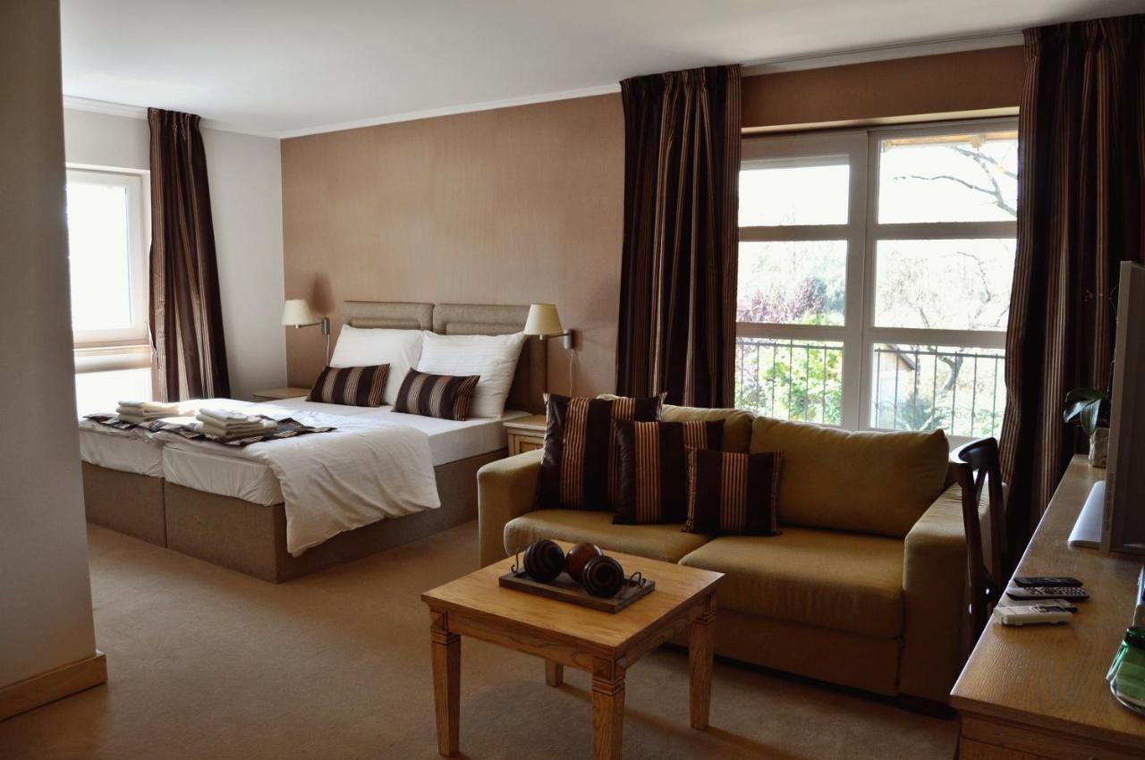 Diva Kacica Restaurant & Pansion Hotel Komárno Стая снимка